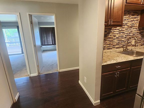 4th image of 207 Ballard St APT 202