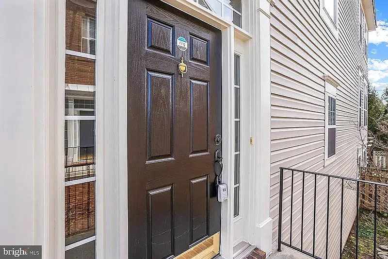 3 bed, 4.0 bath, 2928 sqft, $3,400 — Photo 2
