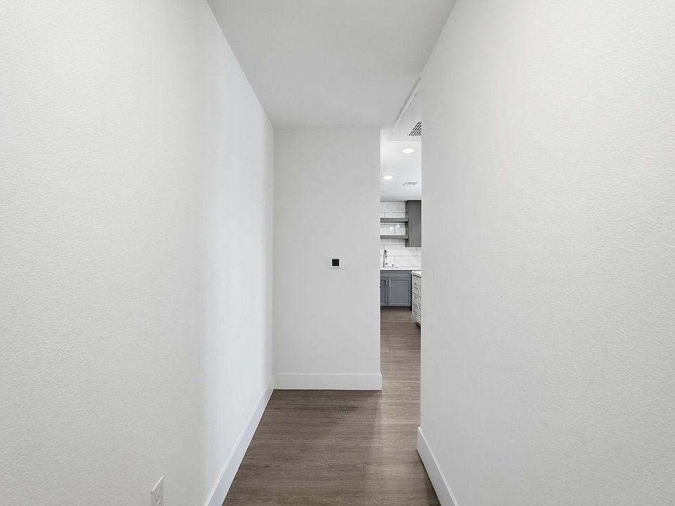 Building Photo 5