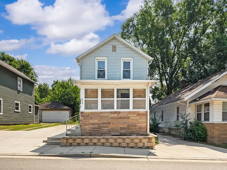 536 N Cedar St — Photo 2