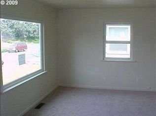 8426 NE Multnomah St, Portland, OR 97220