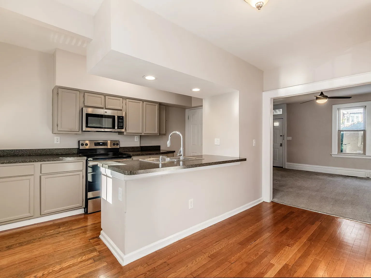 2 bed, 1200 sqft, $1,895 — Photo 4