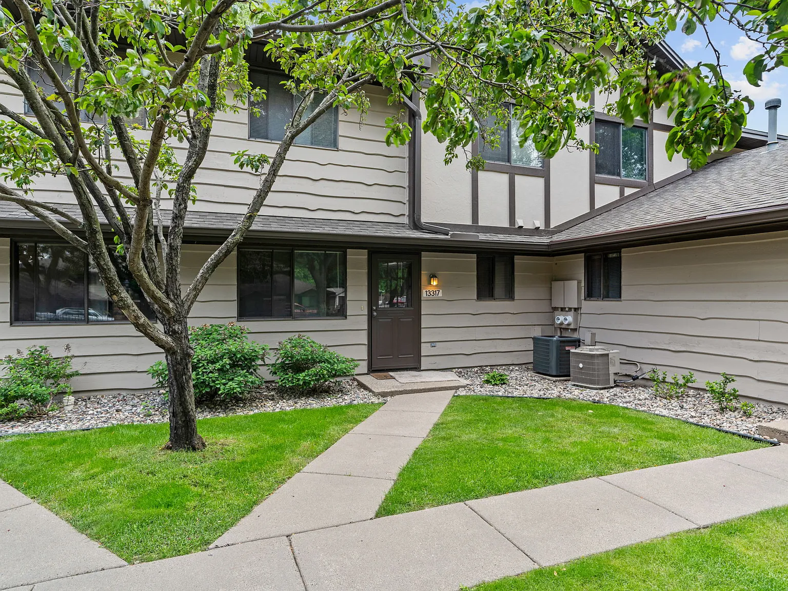 Zenith Lane, Eden Prairie (13317) LS ER1 - 1 — Photo 2