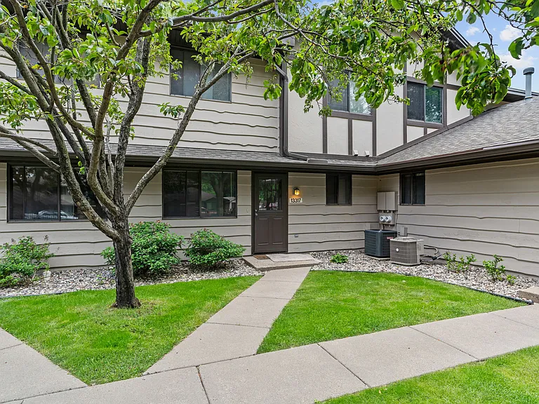 13317 Zenith Ln — Photo 2