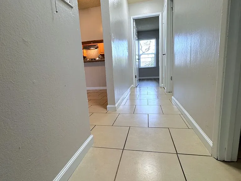 195 E Pacific Ave — Photo 9