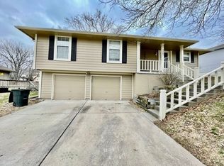 5409 NW Pennington Ln, Blue Springs, MO 64015