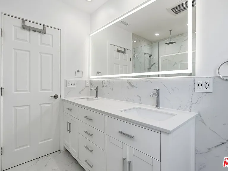 2938 Kansas Ave — Photo 24