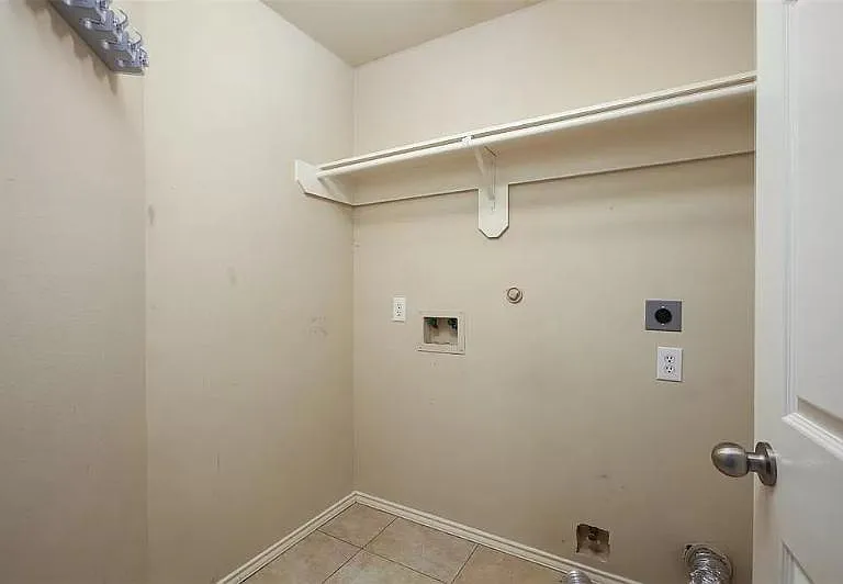 2718 Atlas Dr — Photo 16
