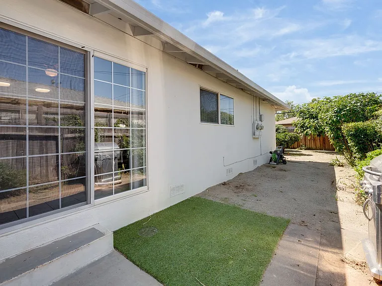 10158 De Soto Way — Photo 18