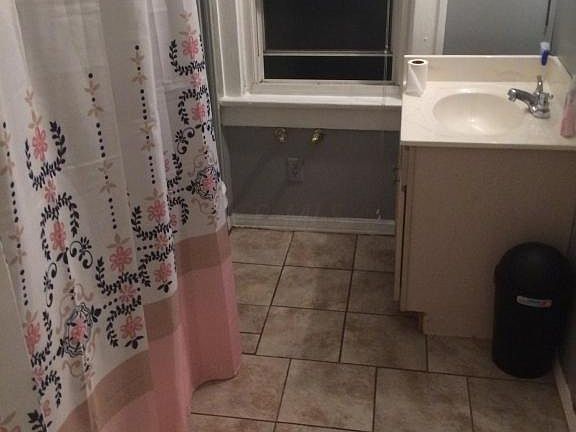 5th image of 324 Clarendon Ave