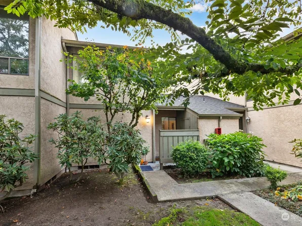 10011 NE 138th Place #A4, Kirkland, WA 98034