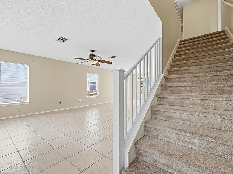 1109 Bradbury Ln — Photo 7
