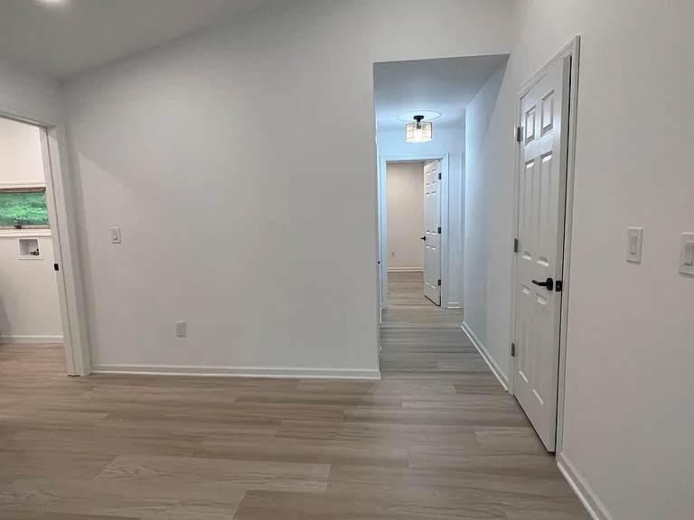 436 Stillwater Dr — Photo 6