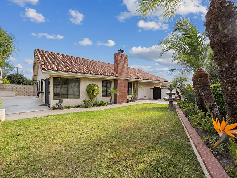24321 Peacock St — Photo 4