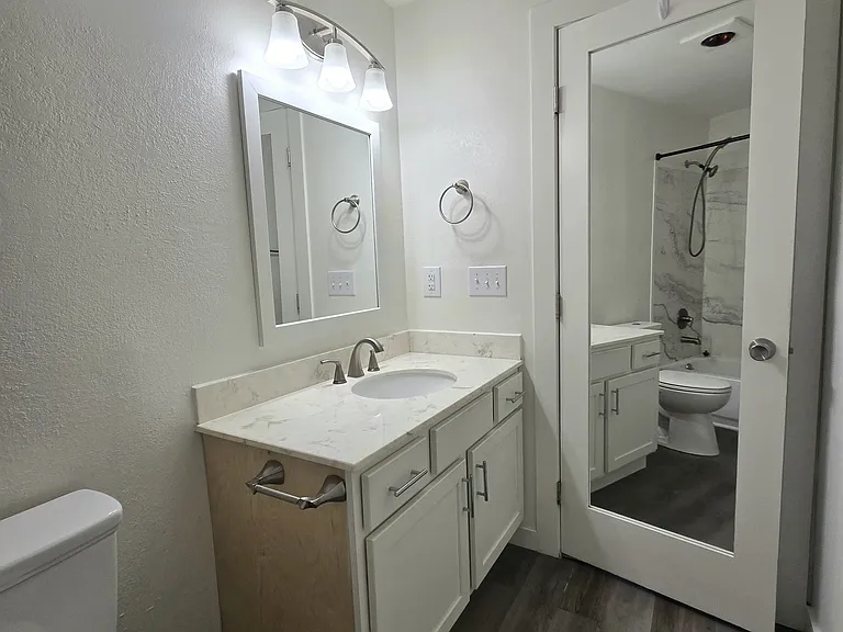 677 Beatty St #8 — Photo 11
