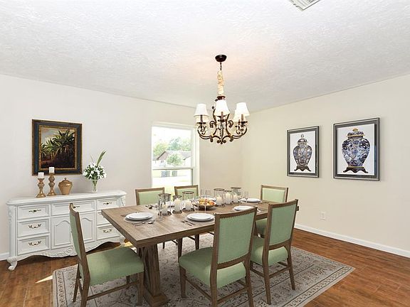 Formal Dining room *virtually staged*