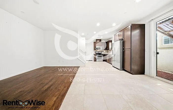 3 bed, 2.5 bath, 1402 sqft, $4,000 — Photo 3