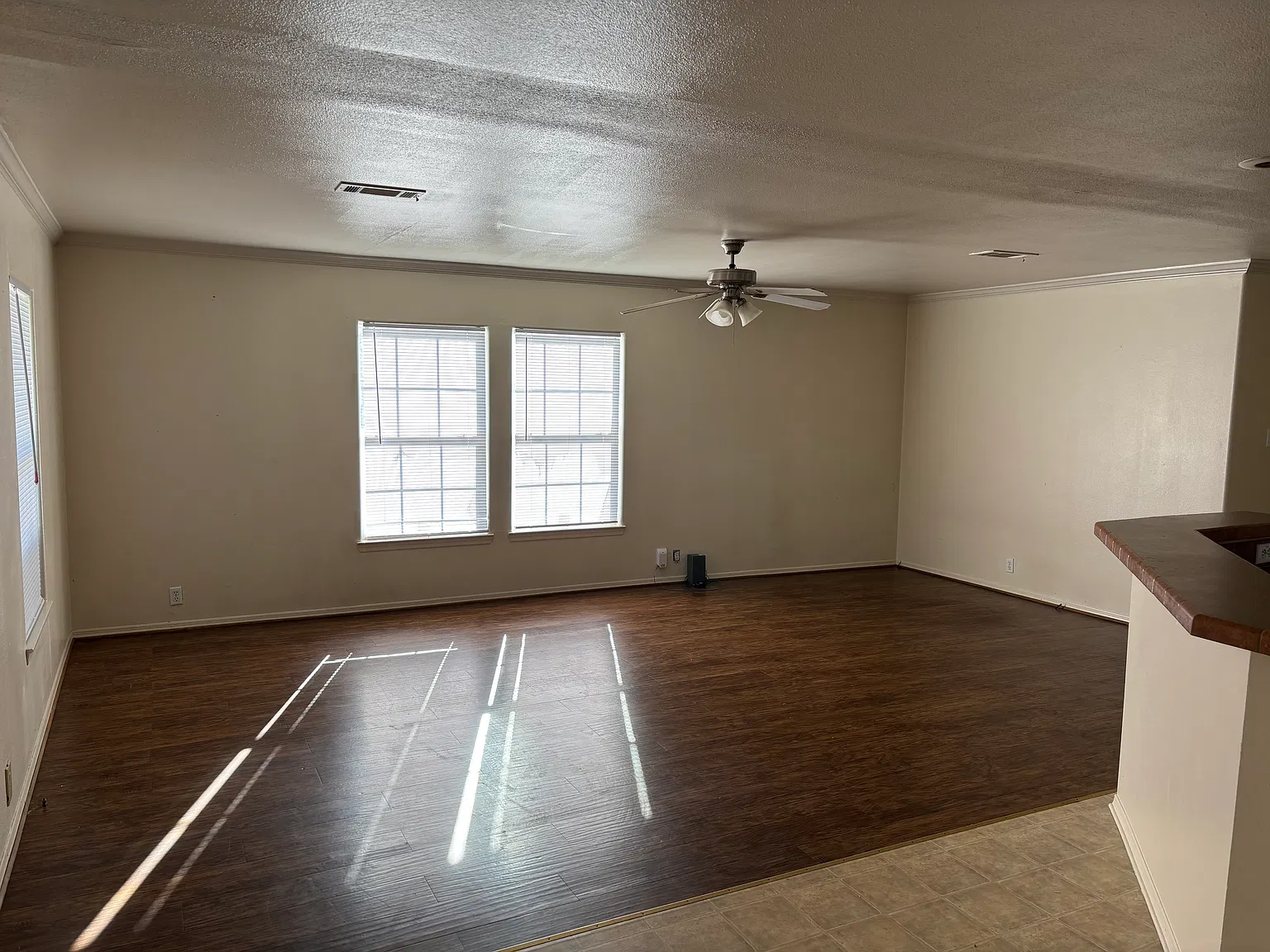 3 bed, 1400 sqft, $1,400 — Photo 4