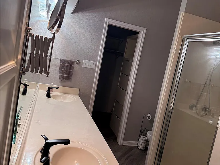 5600 FM 1466 — Photo 12