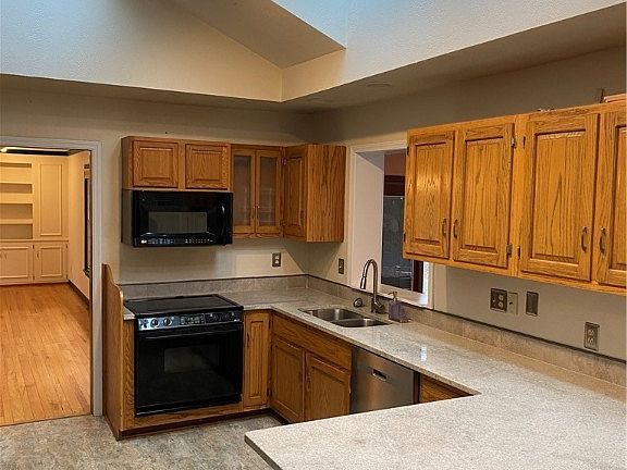 2nd image of 466 Jenny Ln