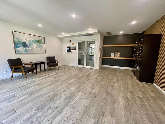 4th image of 250 NE 20th Street #3080
