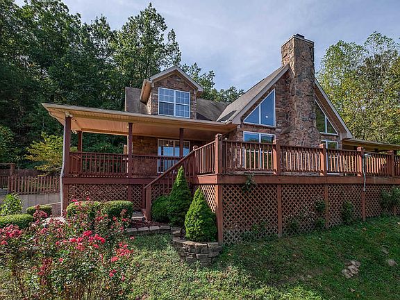 3rd image of 305 Woods Ln