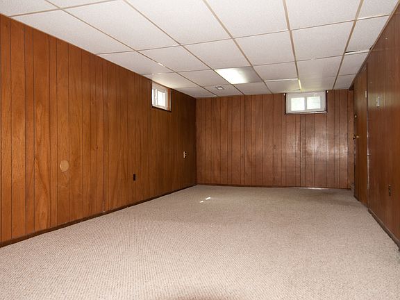 BASEMENT FAMILY ROOM