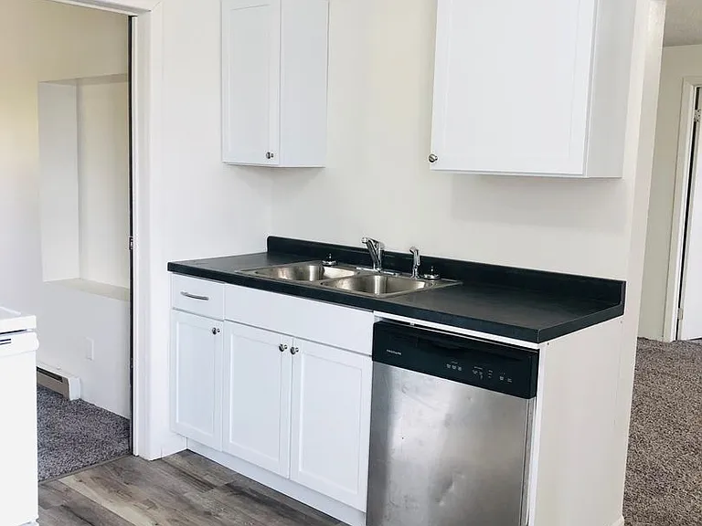 114 4th Ave NW — Photo 5