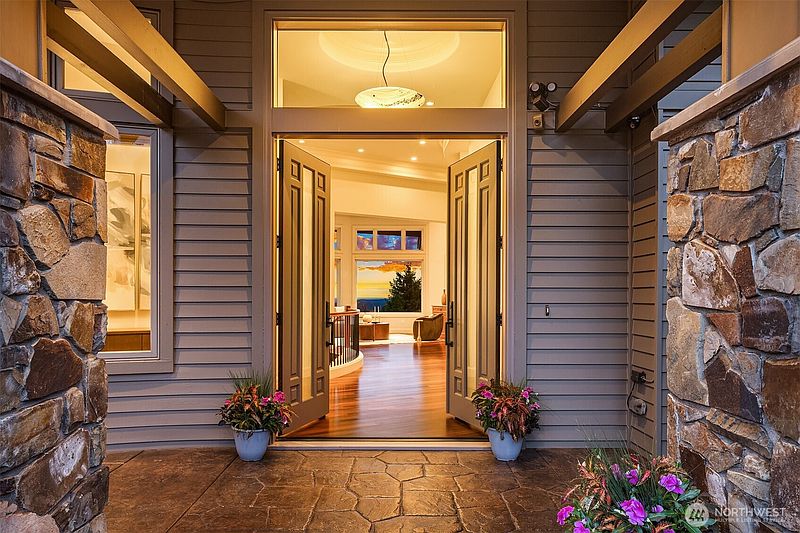 4th image of 3052 NE Harrison Street