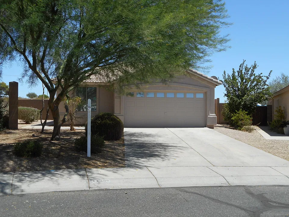 11305 W Pinehollow Dr