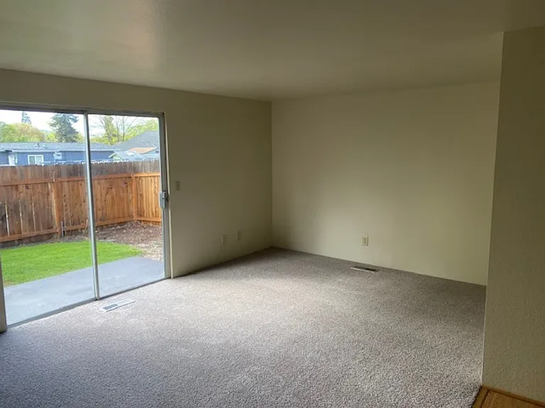 329 Bessie St — Photo 7