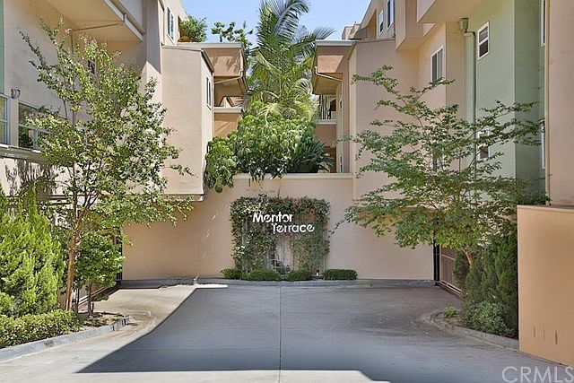 1st image of 120 S Mentor Ave #9