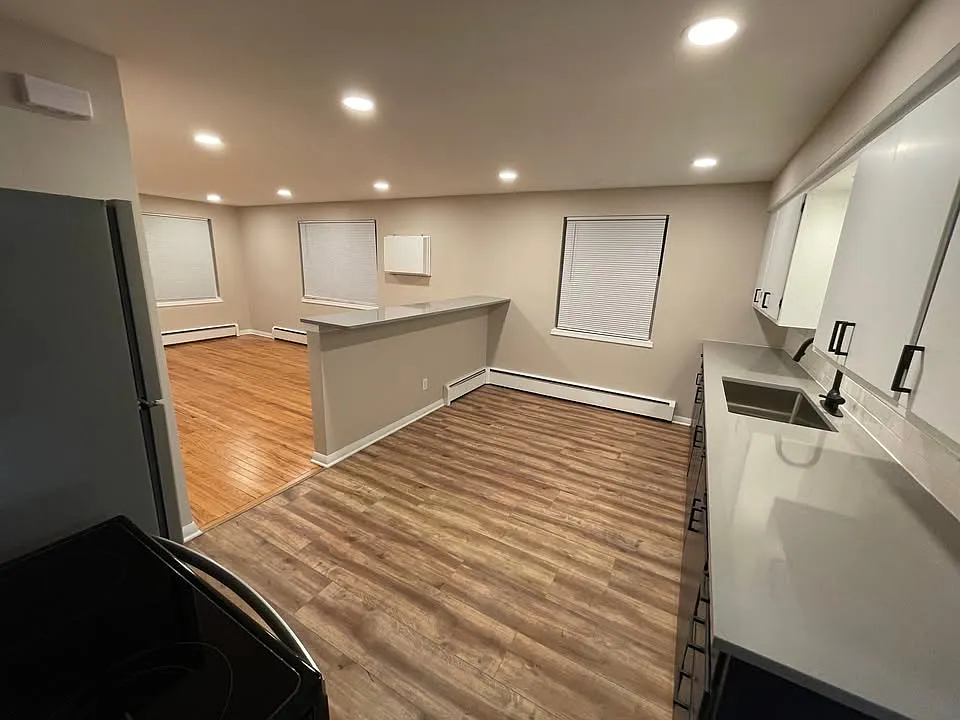 Building Photo - 415 Algoma St #1