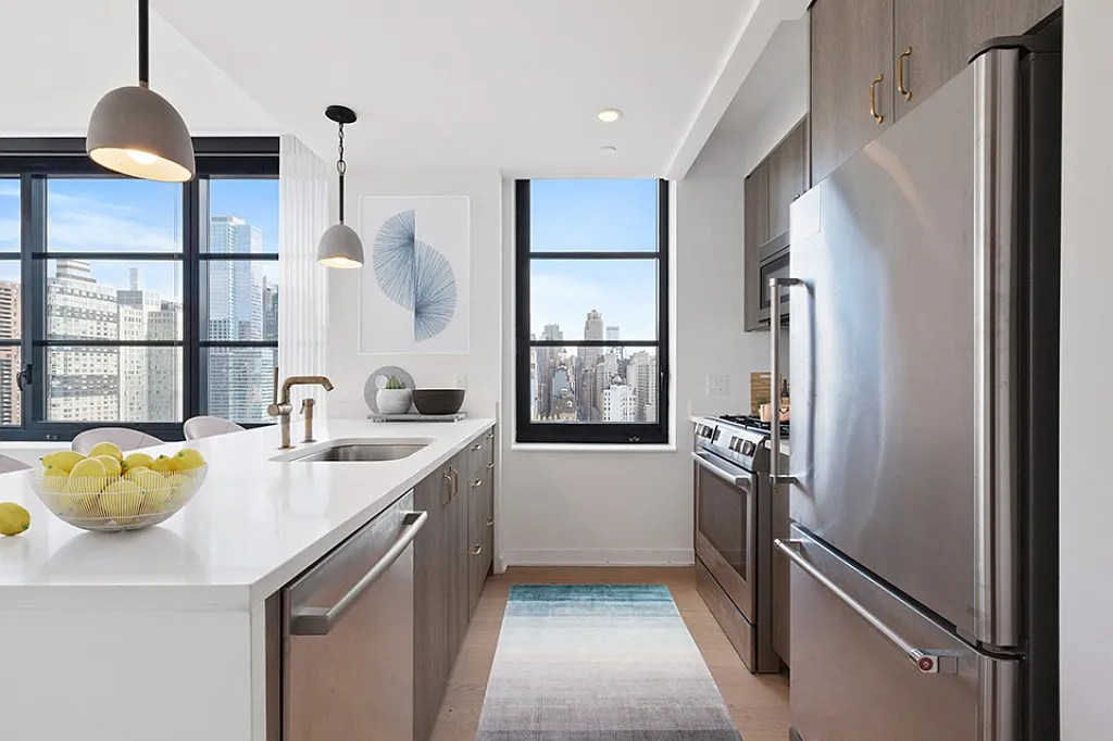 515 West 38th Street — Photo 3