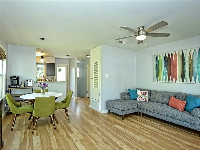 1513 Travis Heights Blvd — Photo 6
