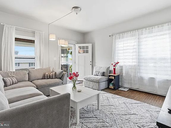 4th image of 224 Oakdale Ave #1