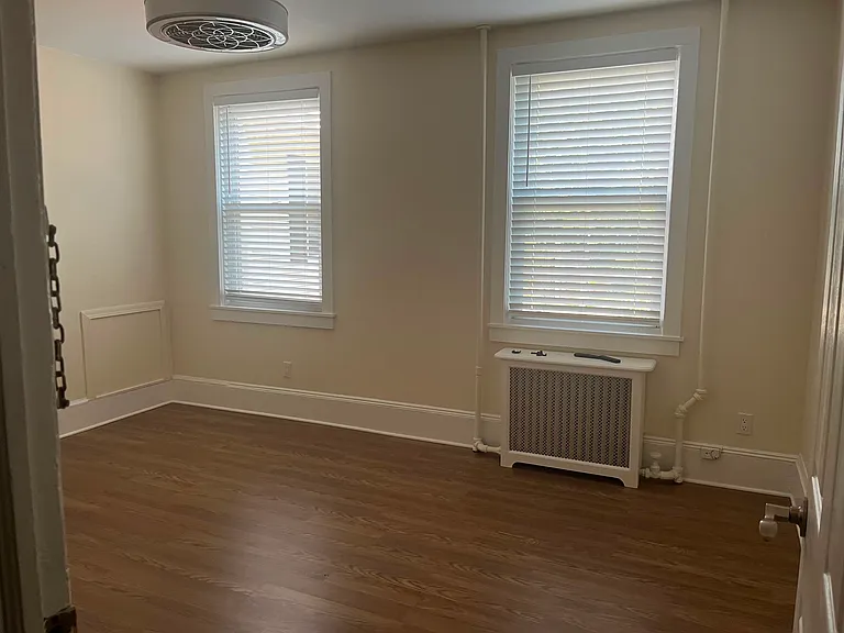 39 Manning Ave #2 — Photo 4