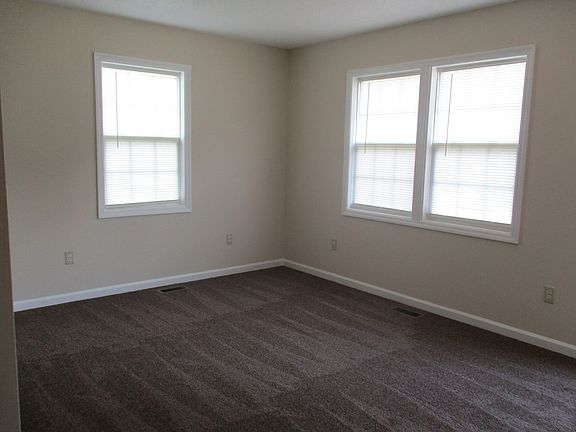 5th image of 105 Louis St