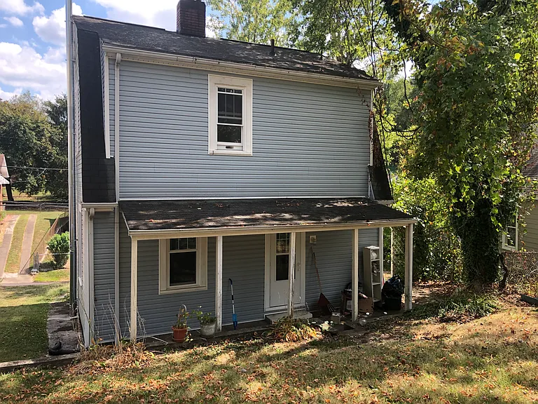 1121 Hickory Rd — Photo 2