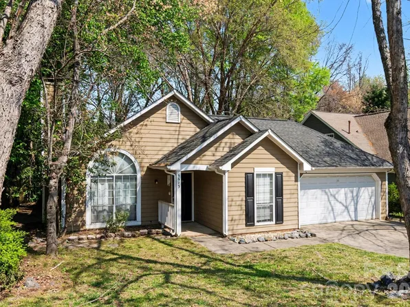 5513 Southminster Ln, Charlotte, NC 28216
