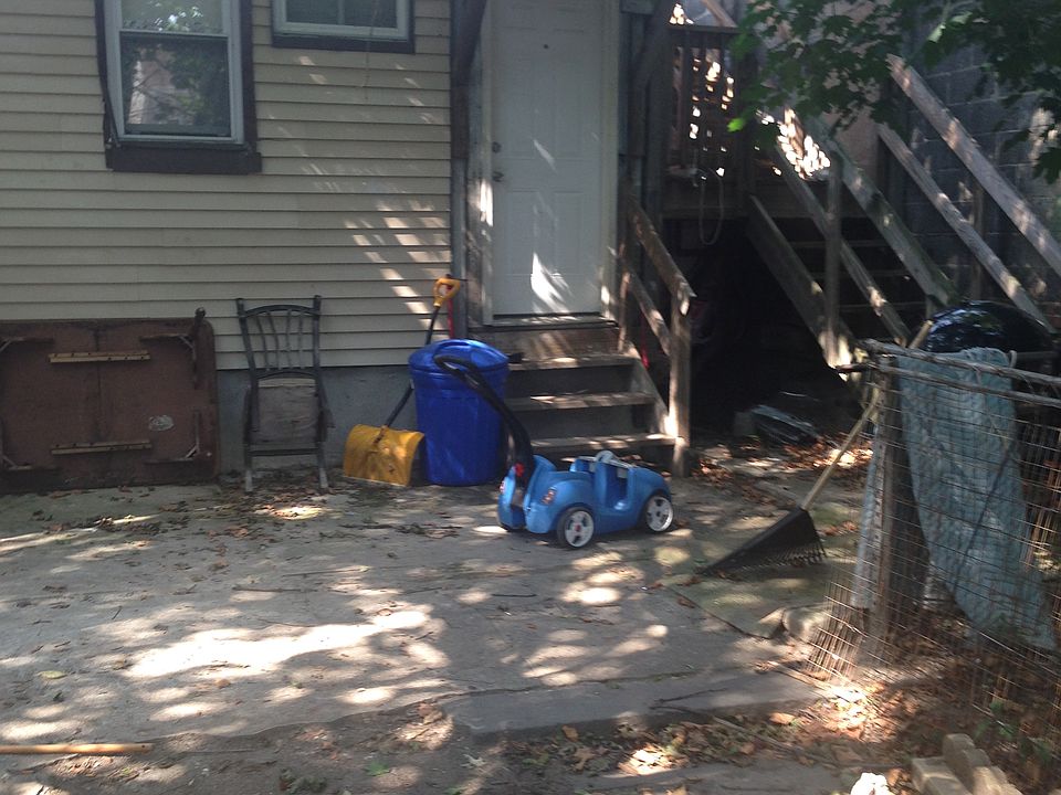 2nd image of 43 Bergen St