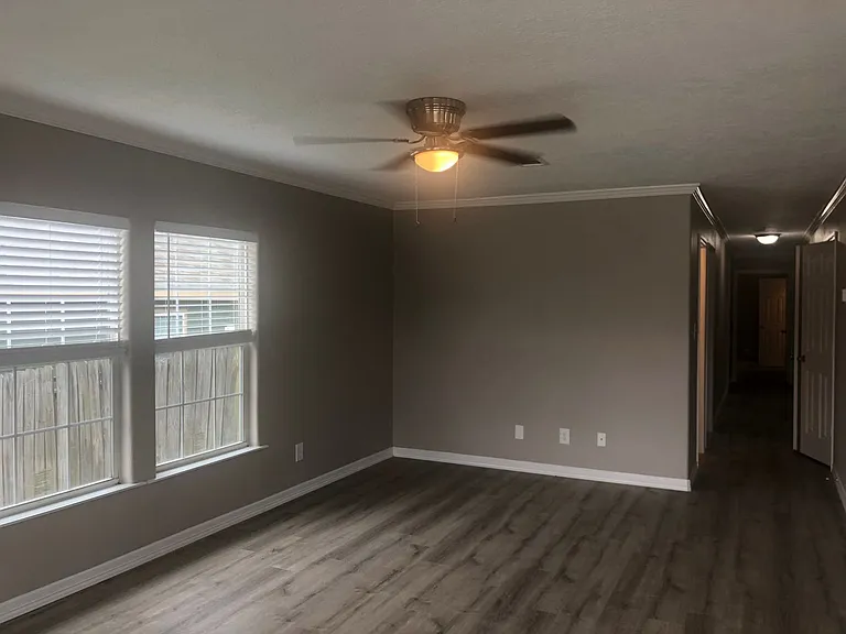 148 Varsity Dr — Photo 16