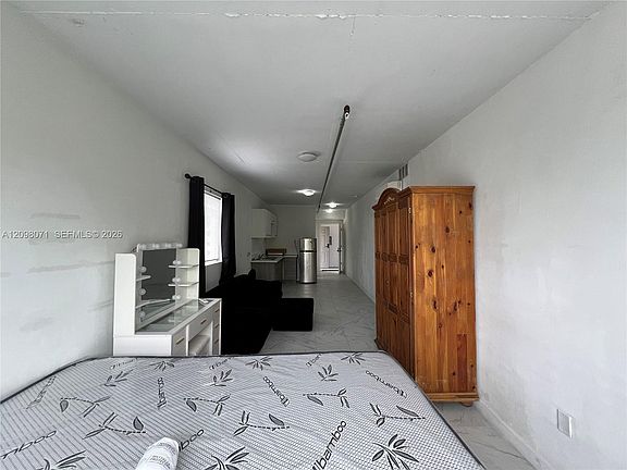 5th image of 542 SW 3rd St #F1