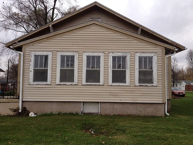 1st image of 118 W Oak St