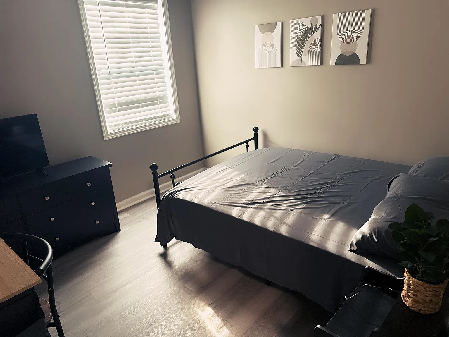4 bed, 3.0 bath, 1475 sqft, $689 — Photo 1