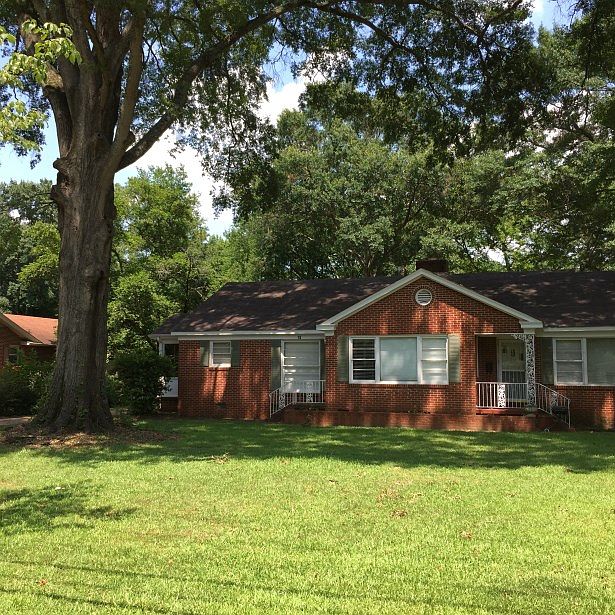 1st image of 8 Brantwood Dr