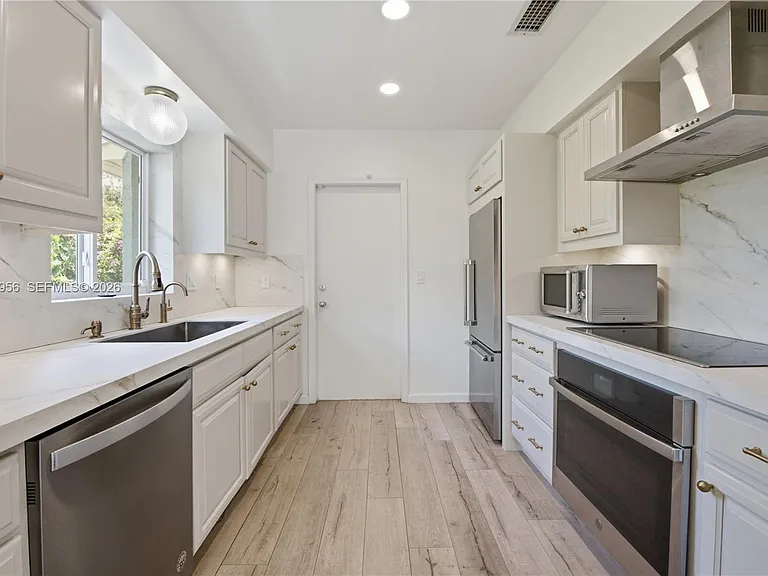 7220 SW 53rd Ct — Photo 9