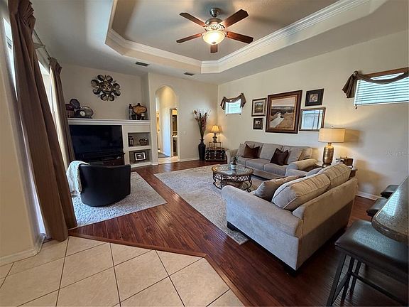 3rd image of 10126 Balcony St