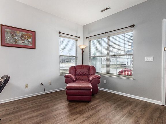 5th image of 635 Grove Cir #2706