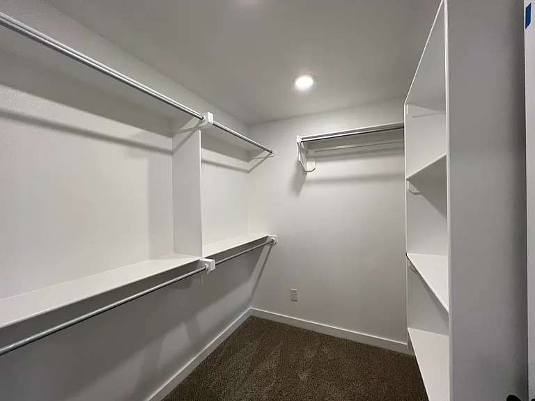 806 E 32nd St — Photo 32